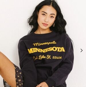 NWT BOHME Minneapolis Minnesota Crew Neck Sweatshirt Navy Blue Small